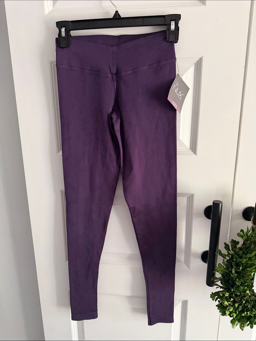 NUX V-Ankle blackberry Leggings with Tag small